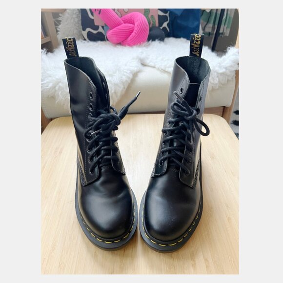 DR MARTENS - Heeled black boots - Picture 7 of 8